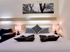  Castle Creek Motel  Эероа